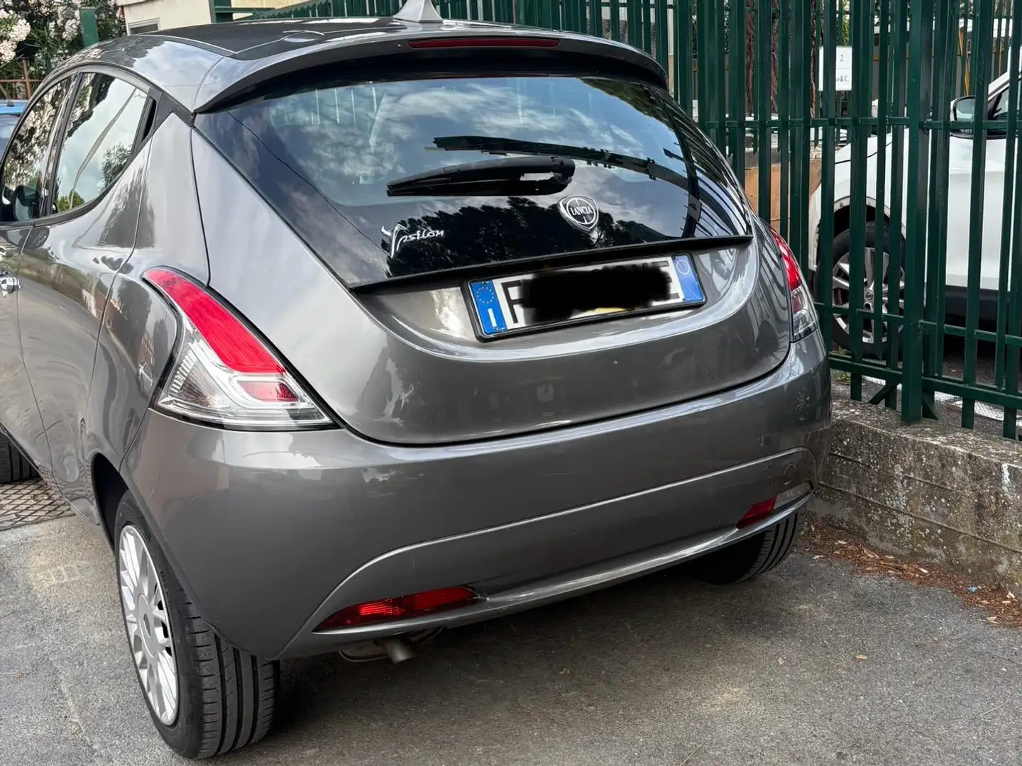 Lancia Y 1.3 multi jet 70kw 95 cc Grigio - 1