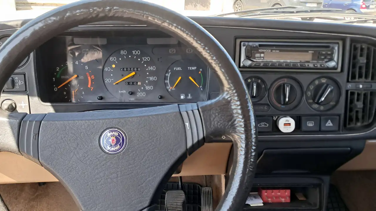 Saab 900i, foto 5