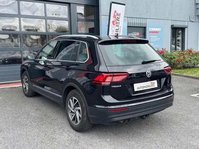 Volkswagen Tiguan view 4