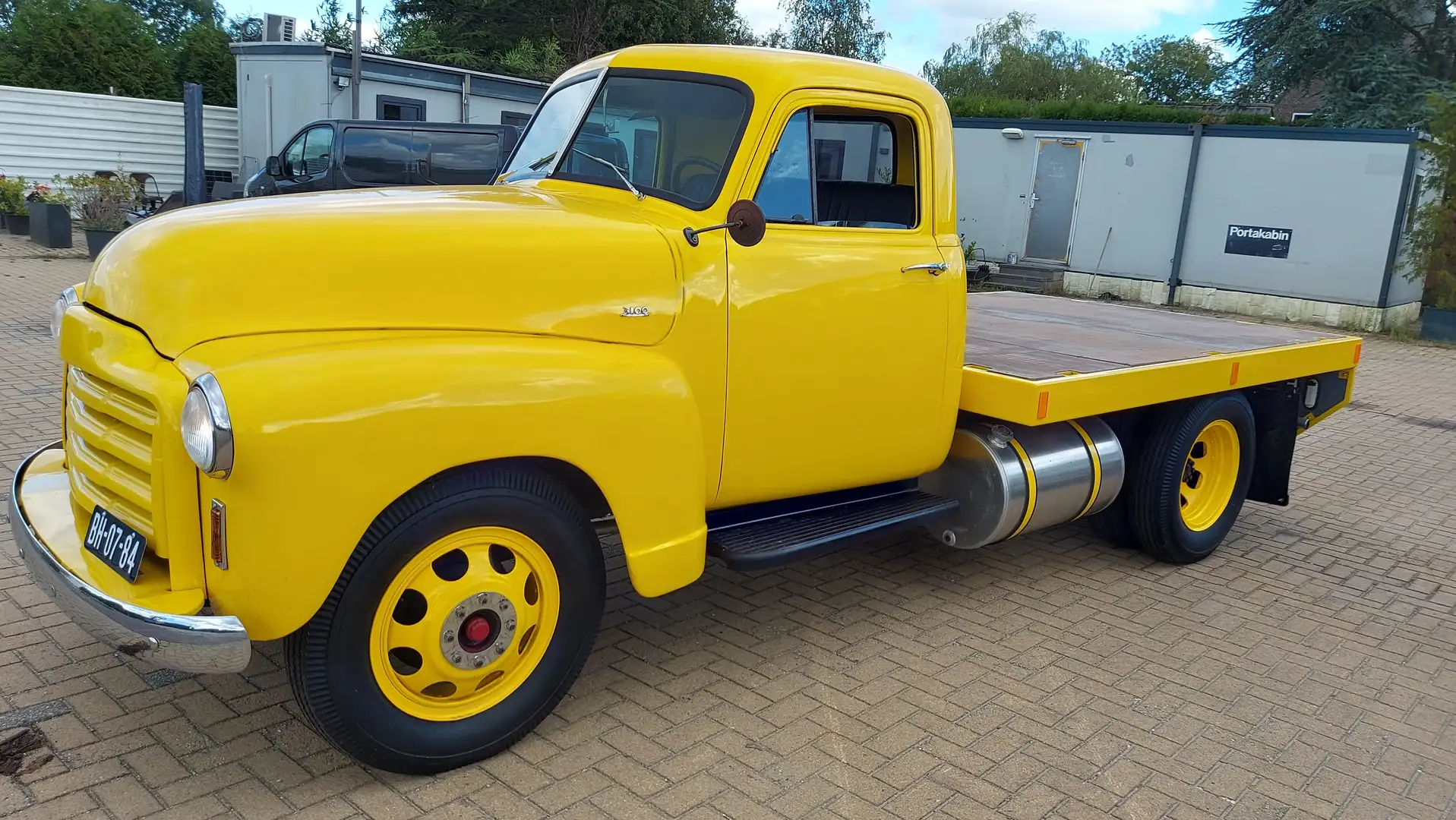 Chevrolet GMC 3100 Pickup Truck Geel - 2