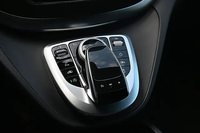 Mercedes-Benz V 300 d Kombi lang Exclusive Aut. NP €120k ACC, AHK, ... Ansicht 24