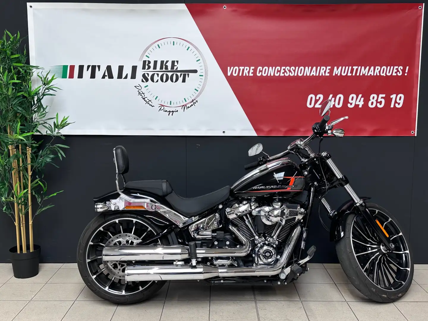 Harley-Davidson Breakout Noir - 1