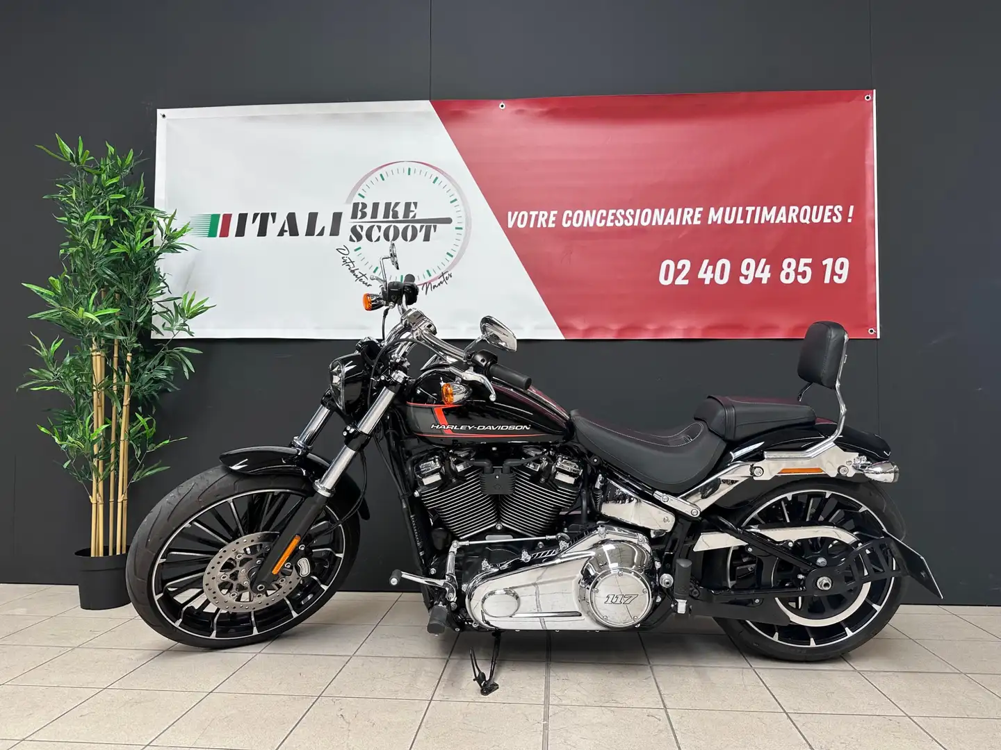 Harley-Davidson Breakout Negro - 2