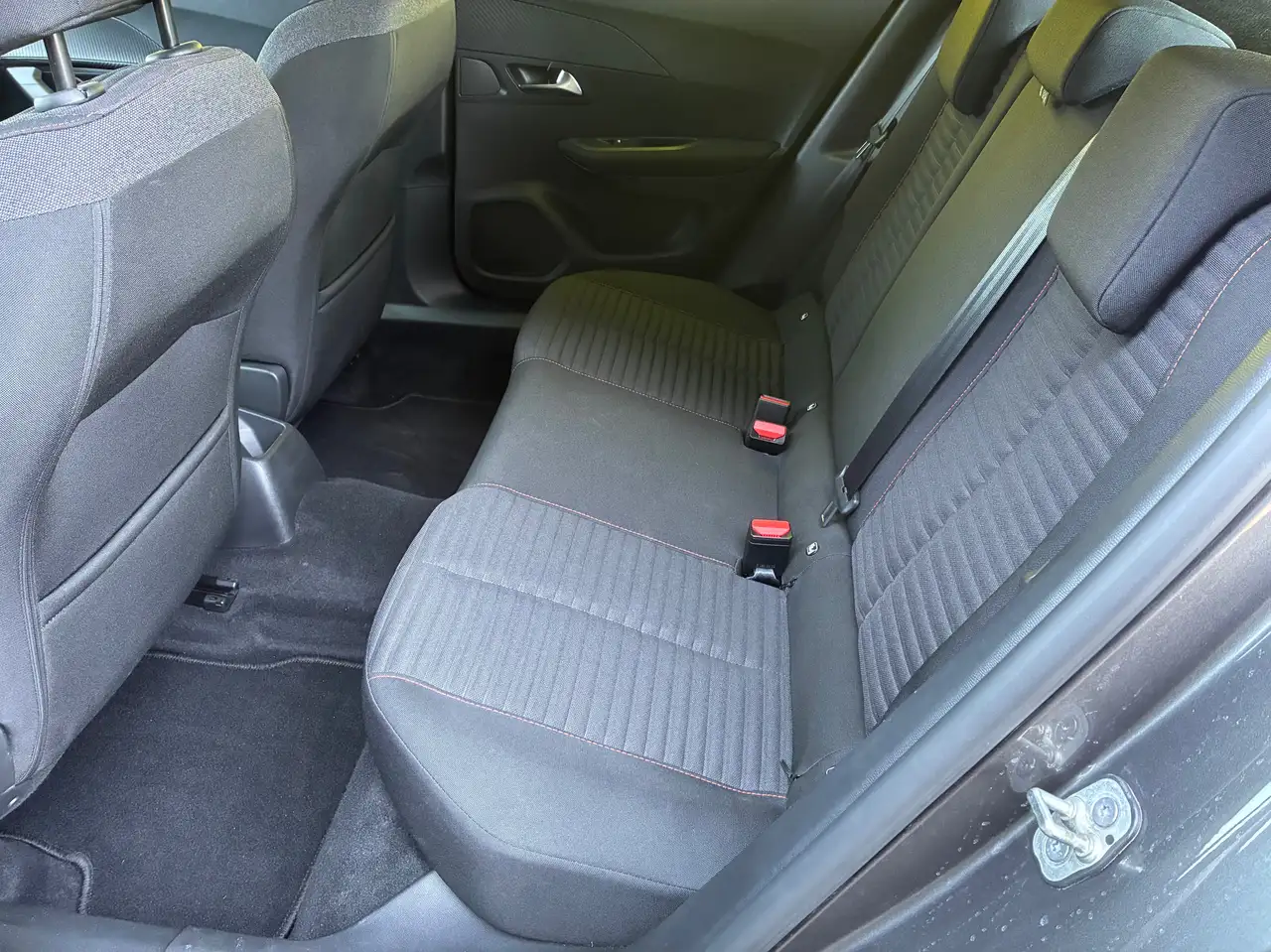 Peugeot 2008 1.2i Active Pack S&S -GPS/Carplay/Multi/Régul/Airco/JA, миниатюра 13