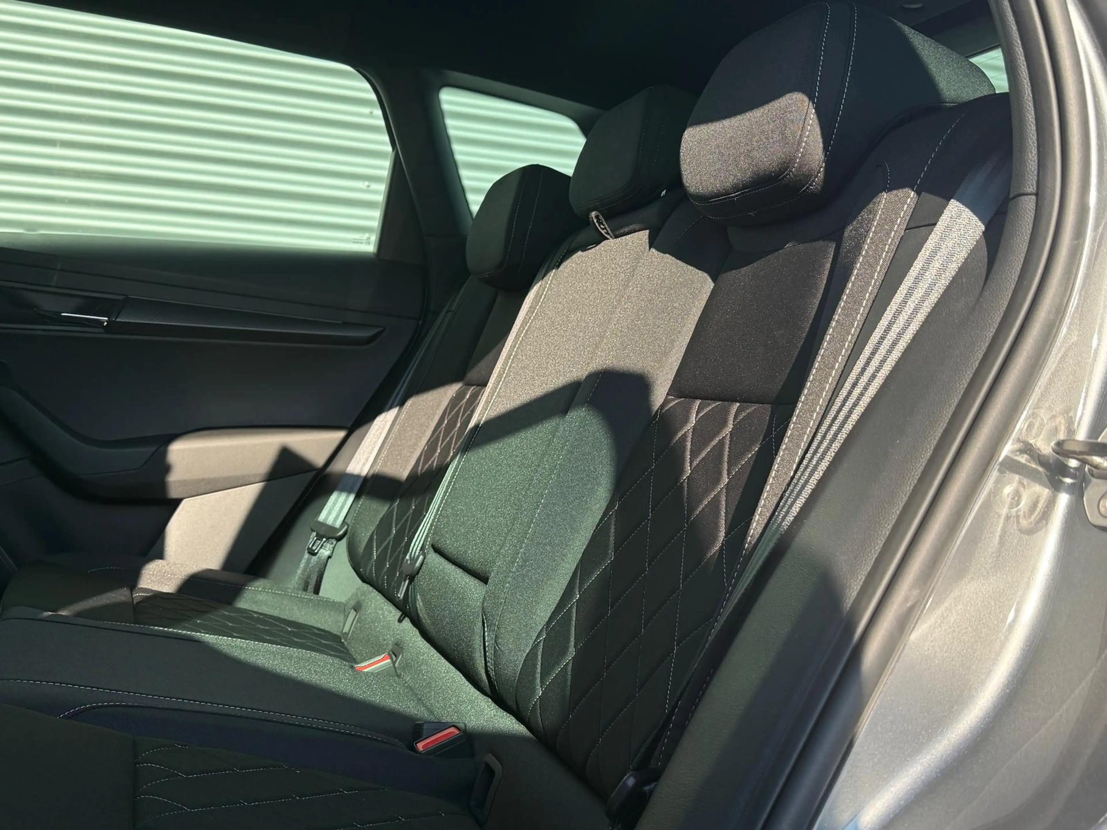 Skoda Karoq Sportline 1.5TSI DSG MATRIX/AHK/ACC/NAVI — photo 13