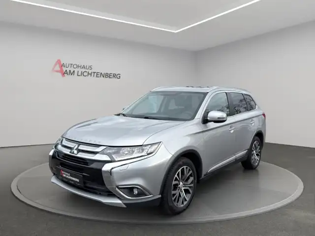 Mitsubishi Outlander TOP 2,2 l DI-D 4WD 7-Sitzer LED+NAVI+TEMPOMAT+SCHI