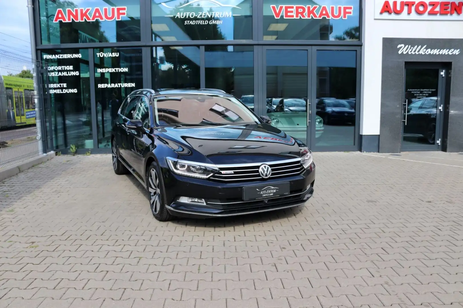 Volkswagen Passat Variant Highline BMT 4Motion 360° Digital Zwart - 1