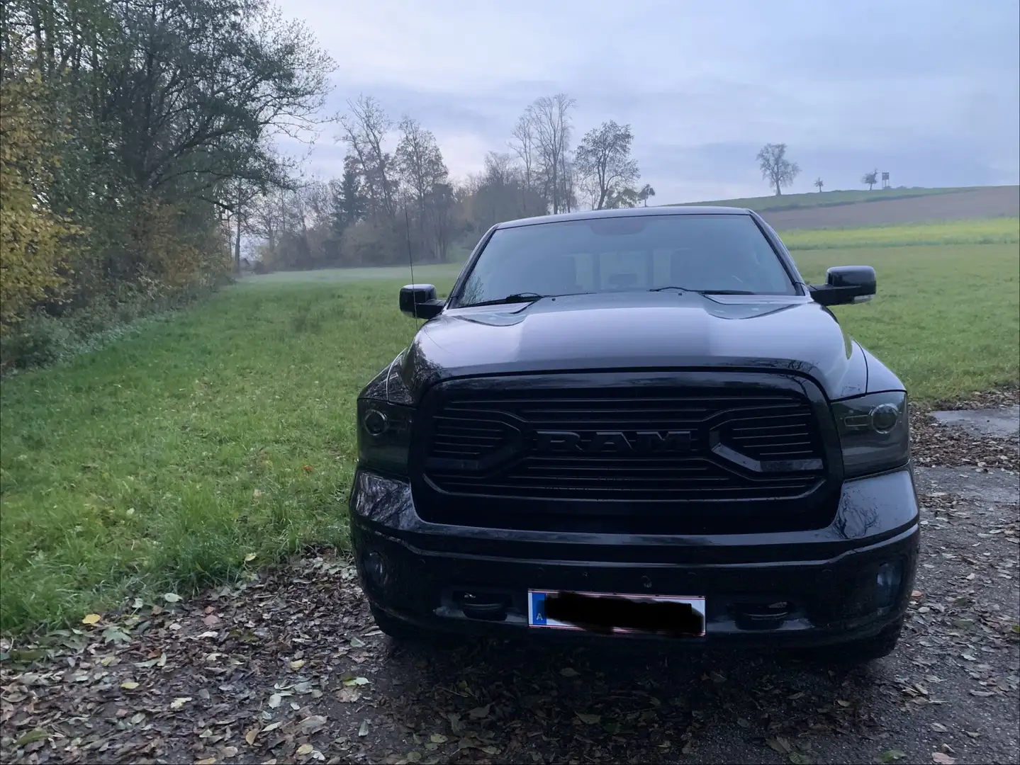 Dodge RAM 1500 5,7 L HEMI Schwarz - 2