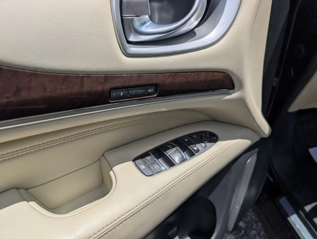 Infiniti QX60 снимка Infiniti QX60