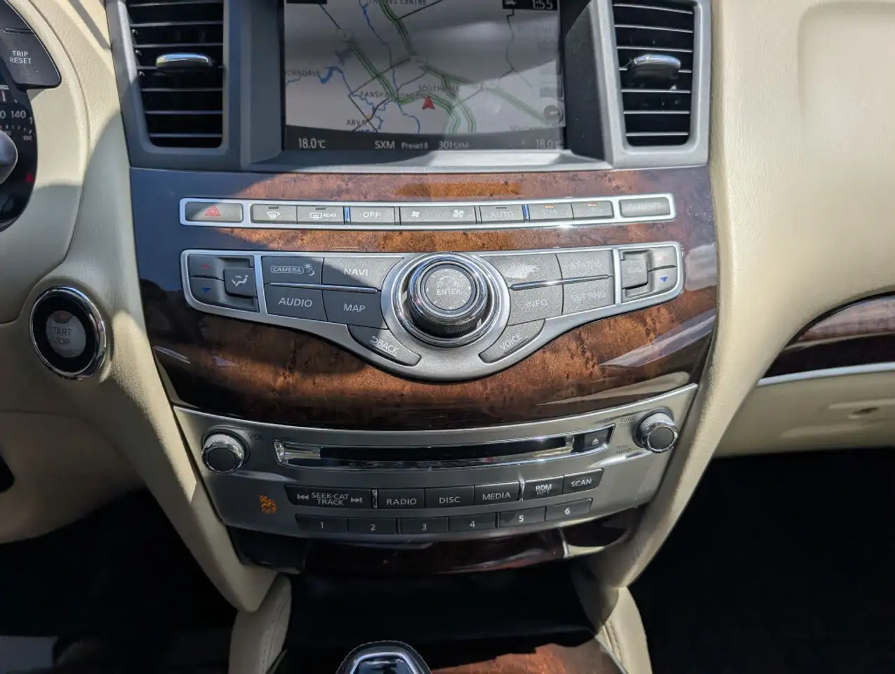 Infiniti QX60 снимка Infiniti QX60