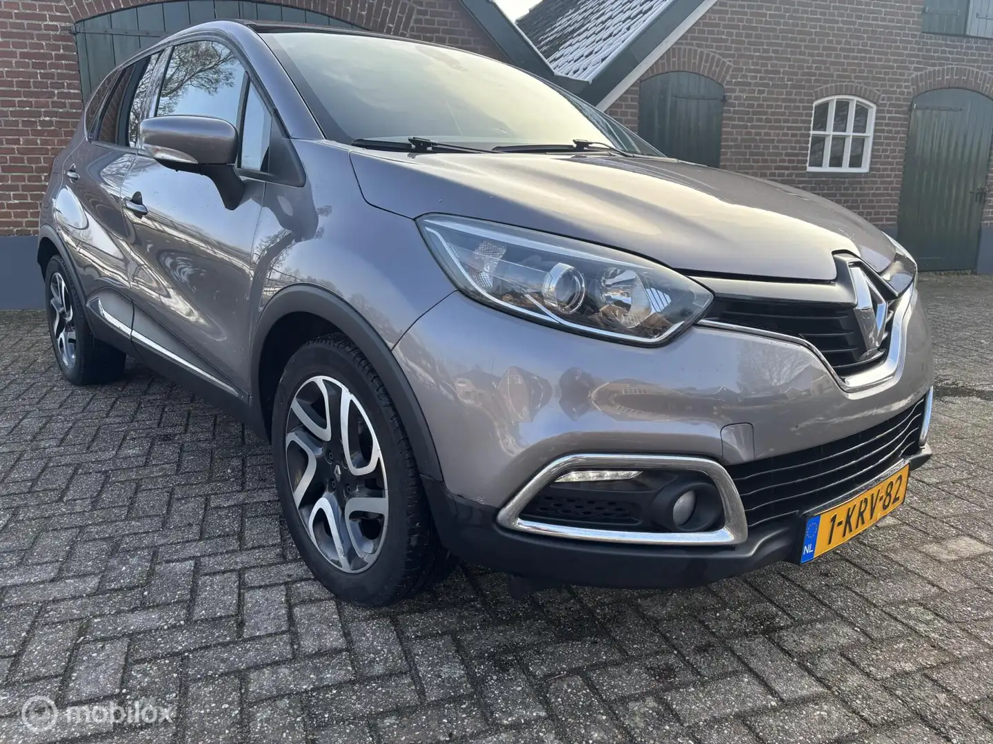 Renault Captur 0.9 TCe Dynamique NAVI CRUISE AIRCO PARK SENS Grau - 2