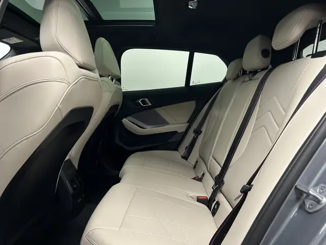 BMW 1 Series view 14