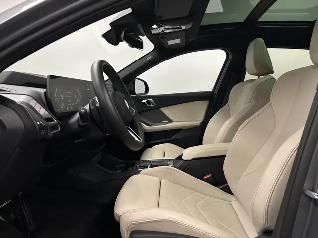 BMW 1 Series view 4