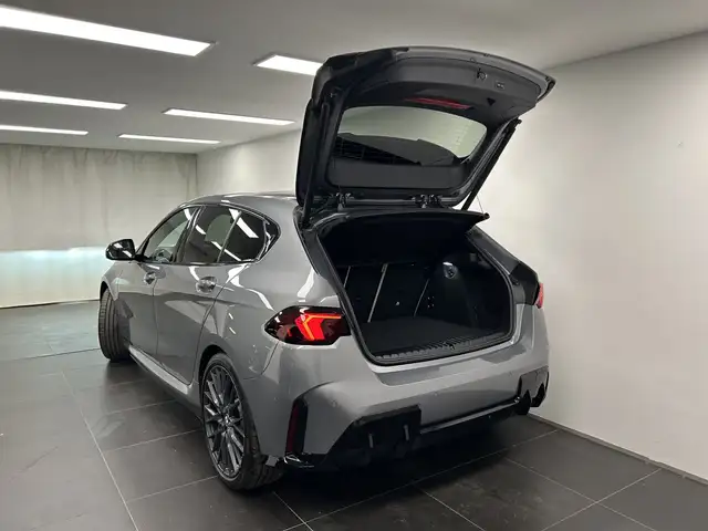 BMW 1 Series view 11