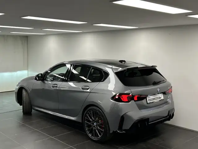 BMW 1 Series view 3