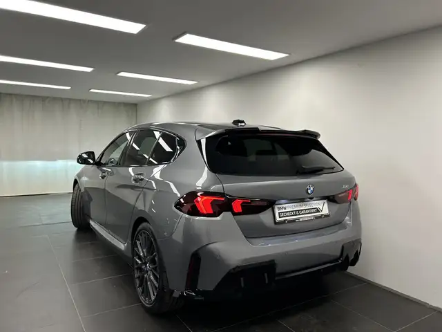 BMW 1 Series view 10