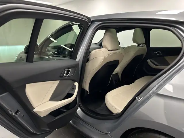 BMW 1 Series view 12