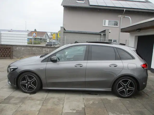 Mercedes-Benz B 200 d AMG NAVI LEDER KAMERA PANORAMA SPURH AHK