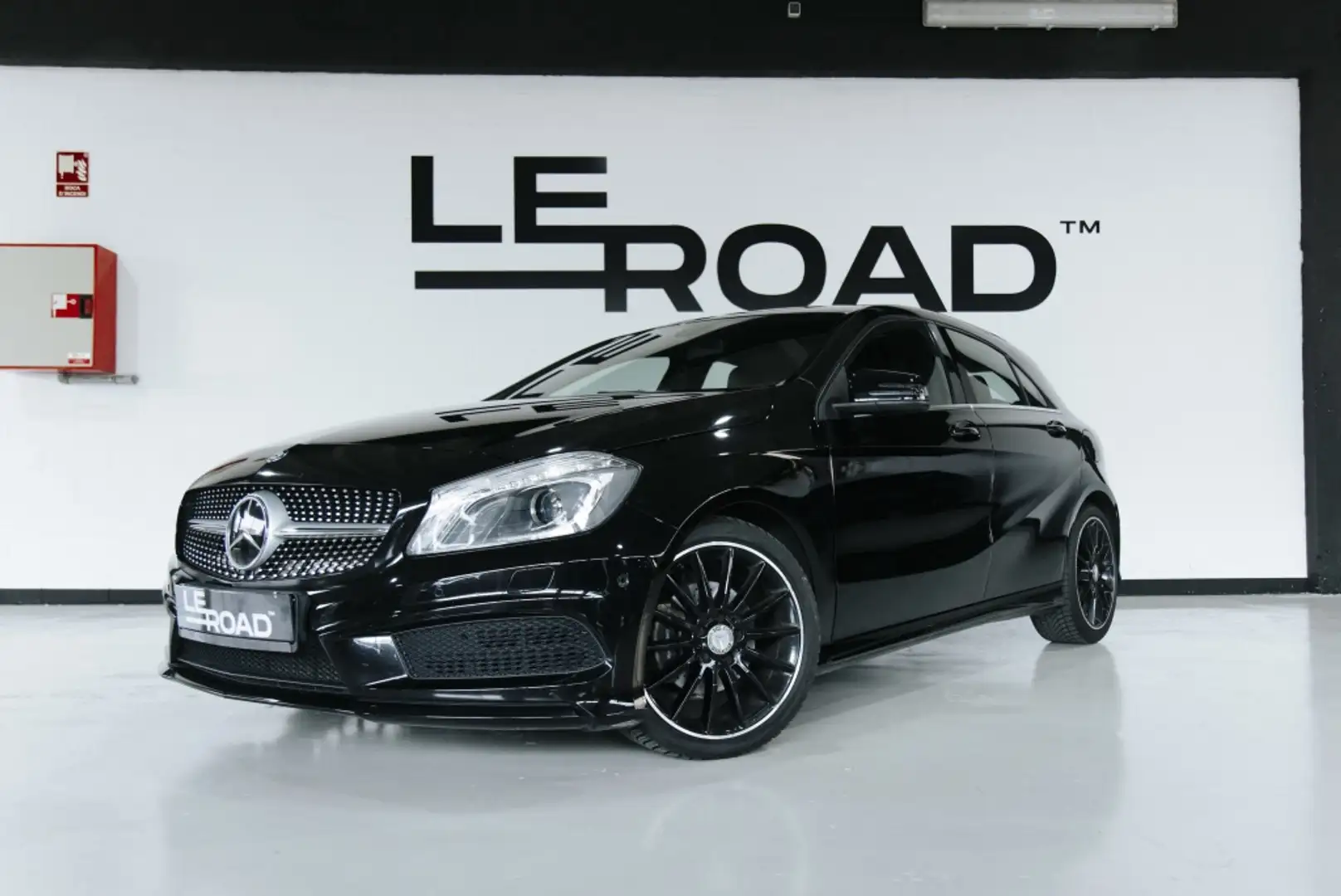 Mercedes-Benz A 180 BE AMG Line 7G-DCT Negro - 1