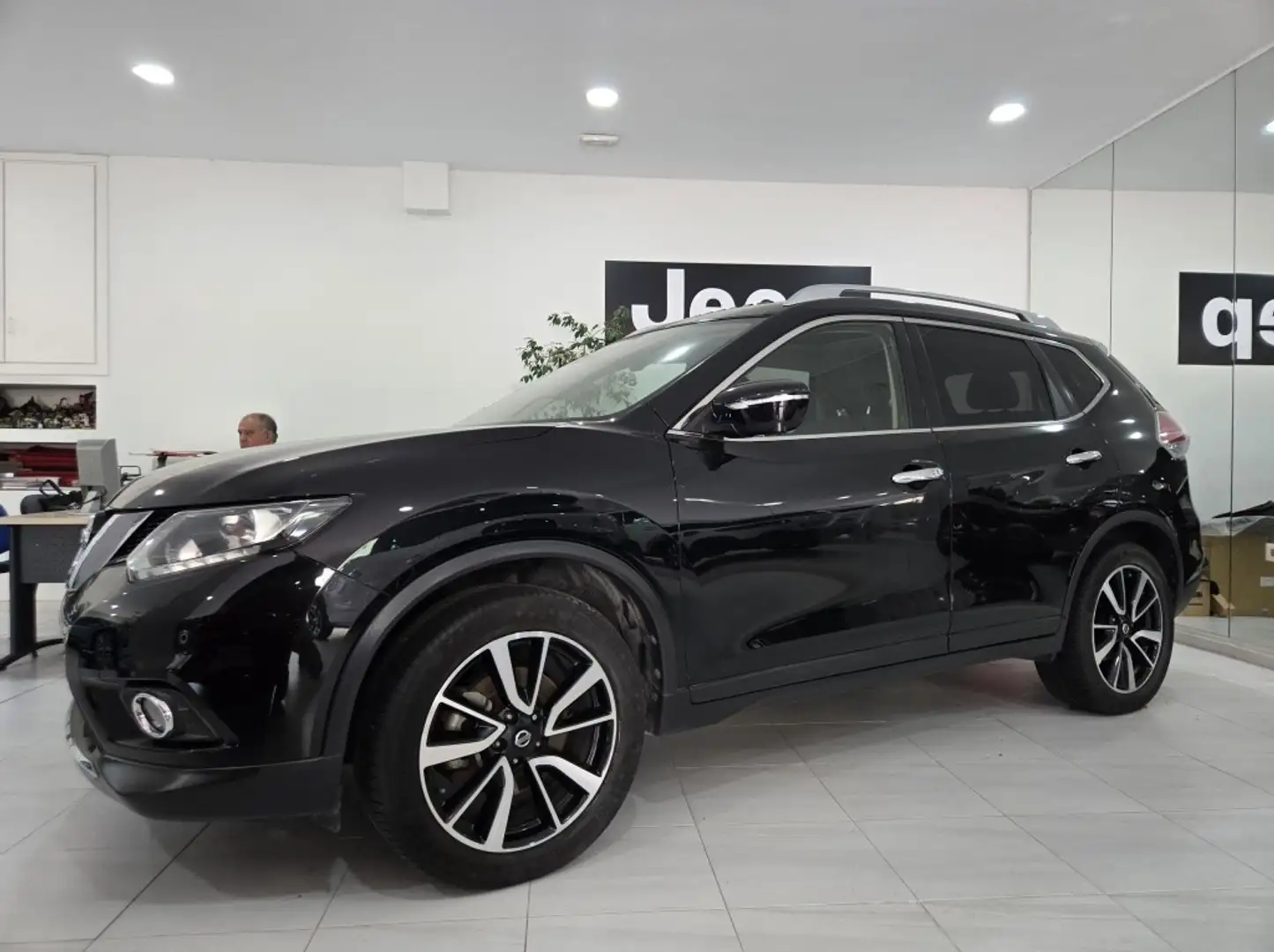 Nissan X-Trail 1.6 DIG-T N-Connecta 4x2 Noir - 1