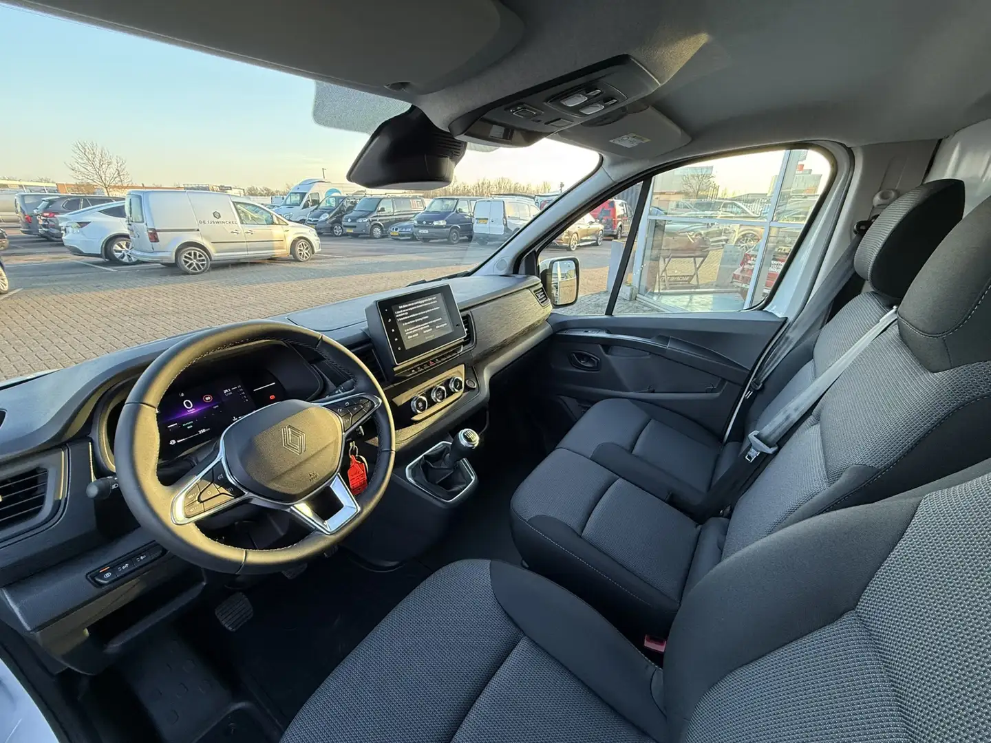 Renault Trafic L2H1 T30 GB 2.0 dCi 130pk Advanced (G2R) BPM VRIJ Zwart - 2