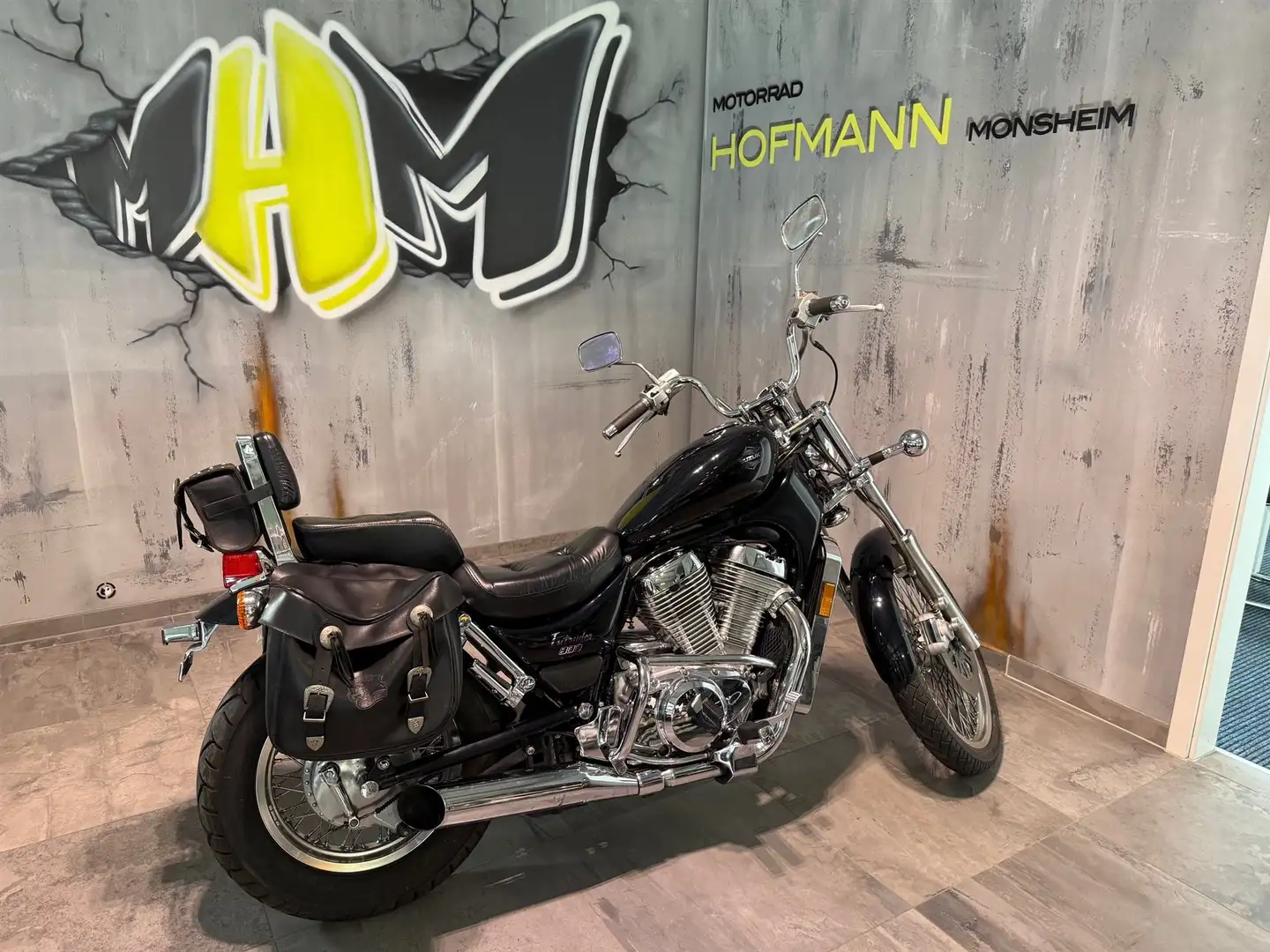 Suzuki VS 800 Schwarz - 1