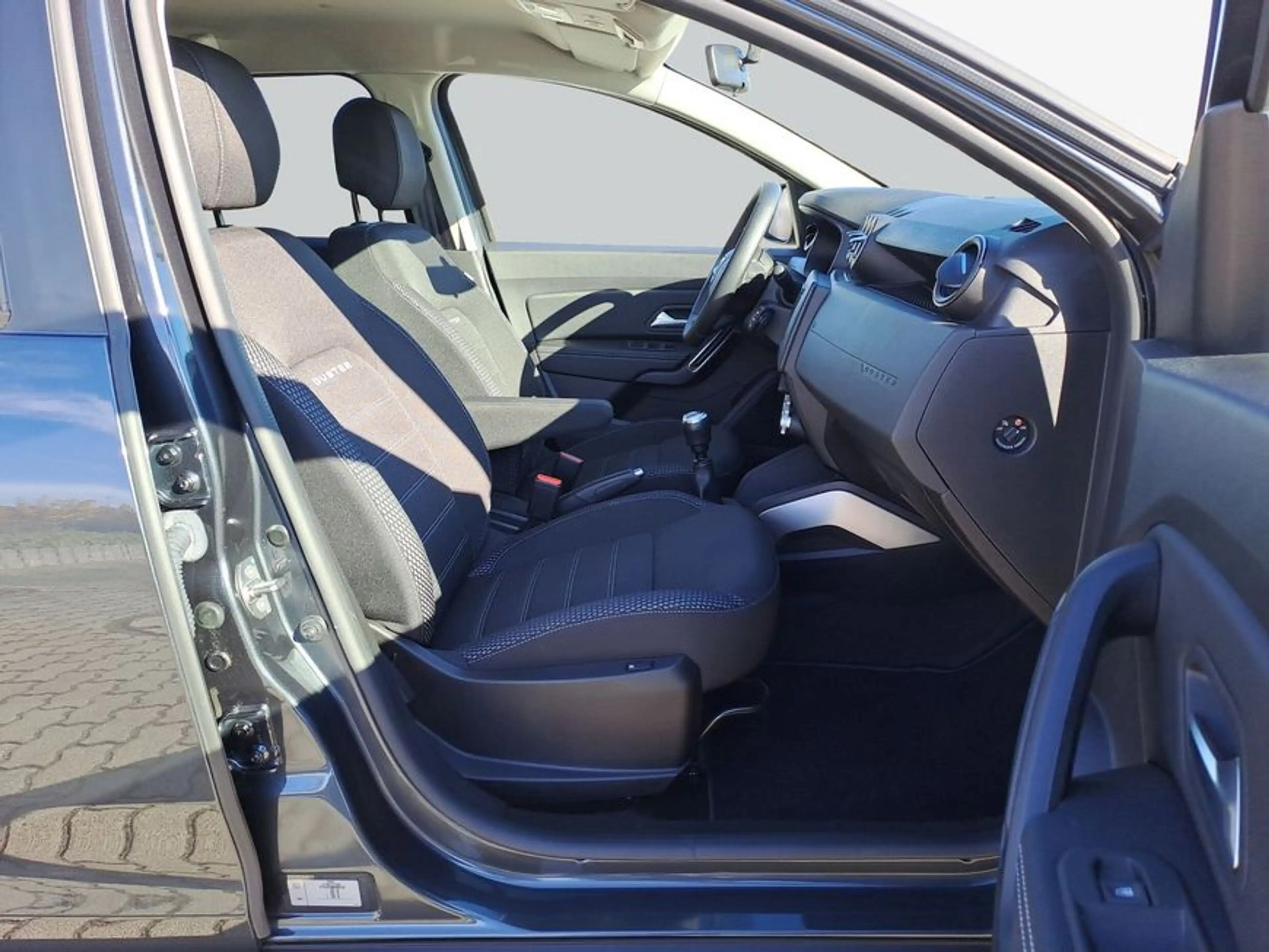 Dacia Duster TCe 130 2WD GPF Prestige NAVI*DAB*RFC — photo 12