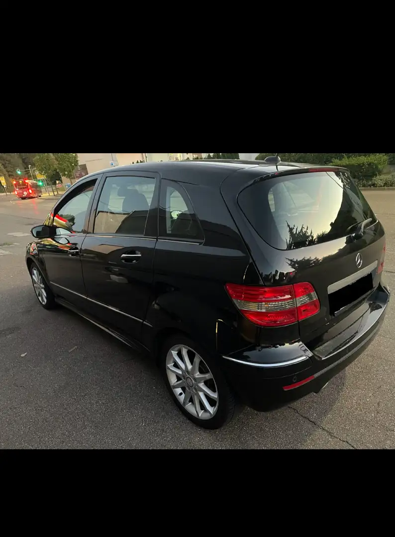 Mercedes-Benz B 200 Sport paket Schwarz - 2