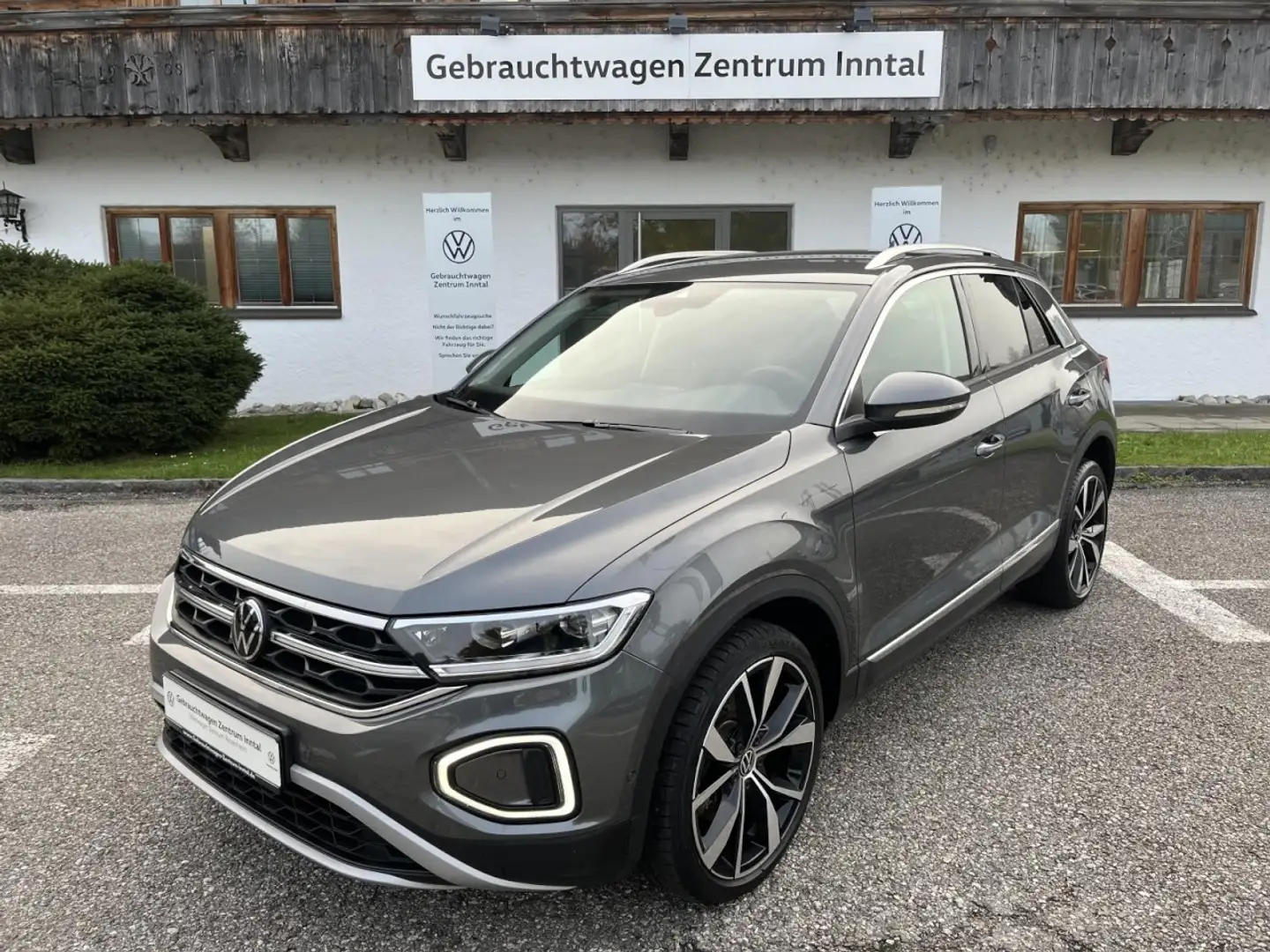 Volkswagen T-Roc 1,5 TSI DSG Style (Sitzhzg.+ACC+RearView) Grau - 2