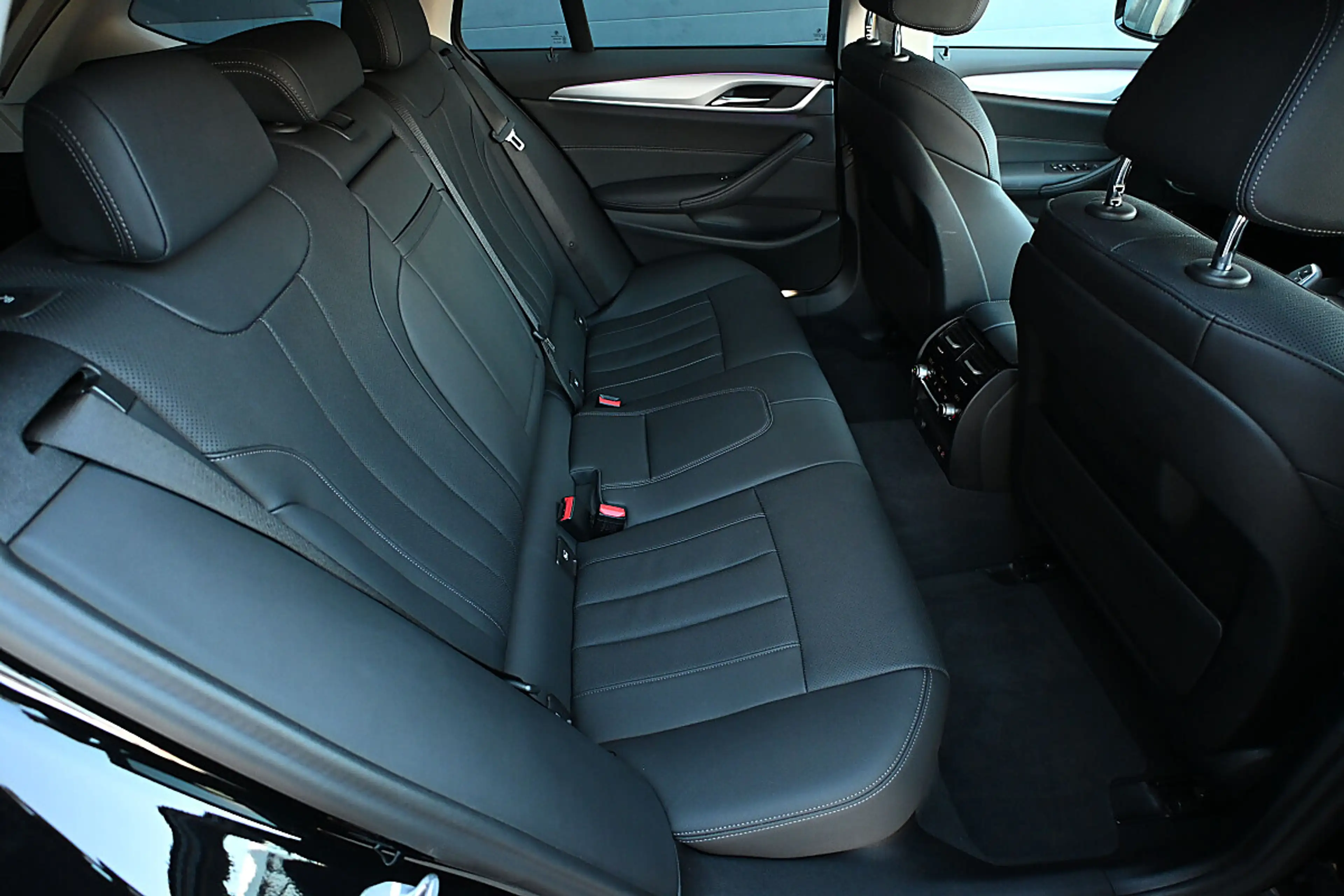 BMW 520 d 48 V Touring Aut. Laserlicht, HeadUp, HiFi, K... — photo 12