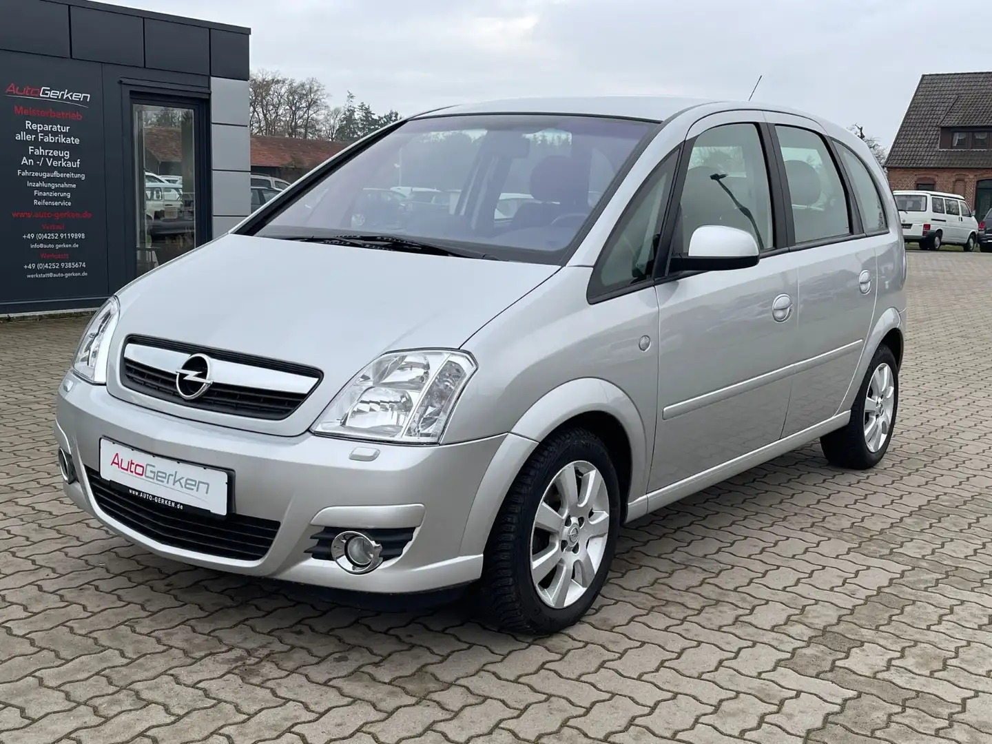 Opel Meriva 1.8 Cosmo Automatik 25.047 KM 1HD Silber - 2