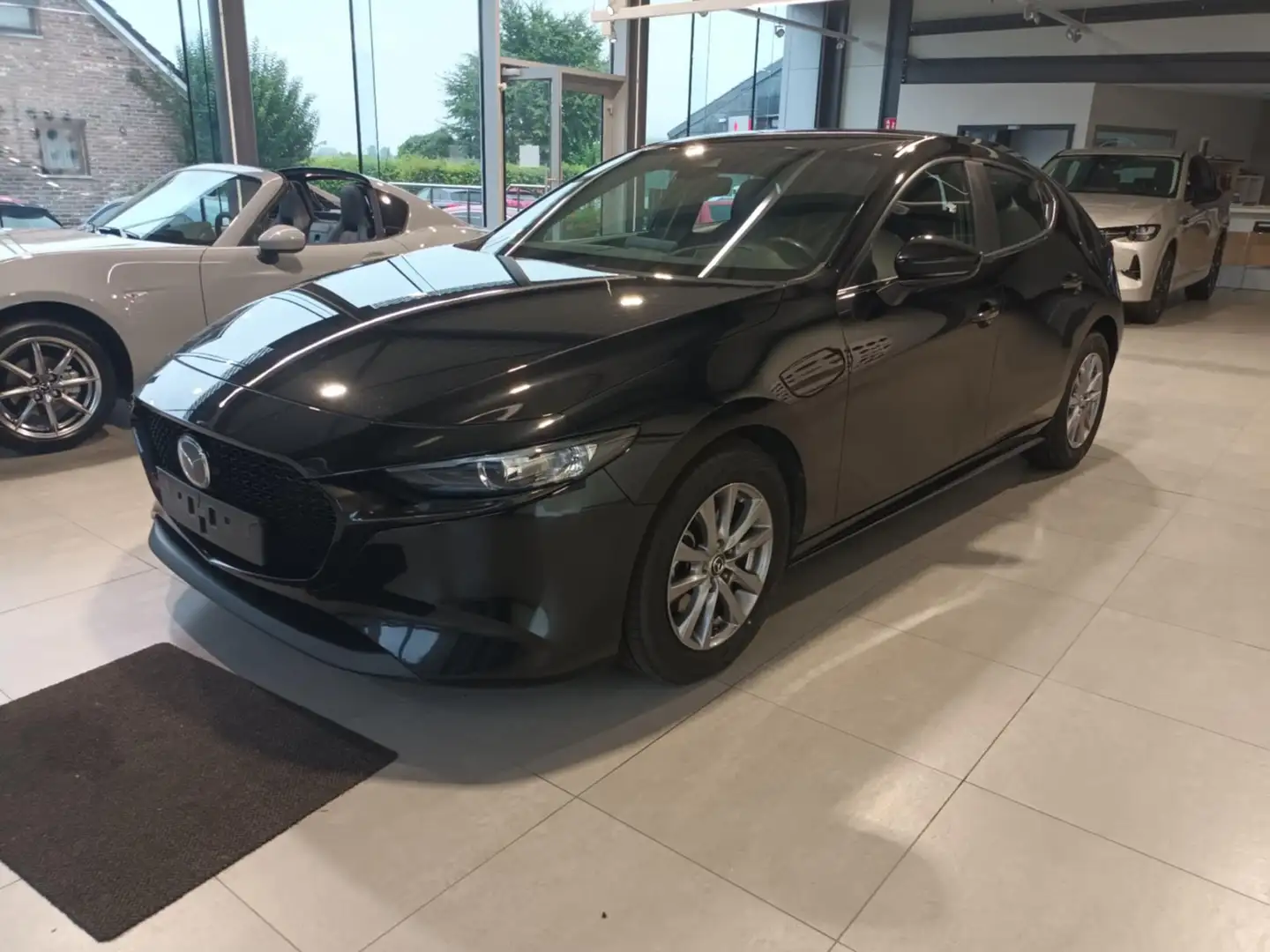 Mazda 3 3 Hatchback 2.0i e-Skyactiv-G Skymove Noir - 1