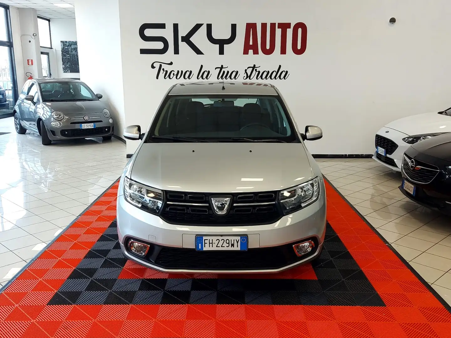 Dacia Sandero 1.5 dCi 8V 75CV Start&Stop Lauréate Plateado - 1