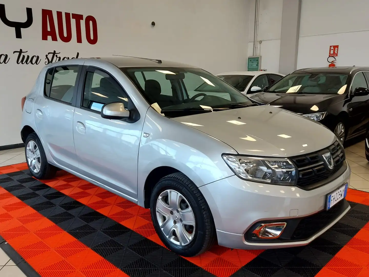 Dacia Sandero 1.5 dCi 8V 75CV Start&Stop Lauréate Plateado - 2