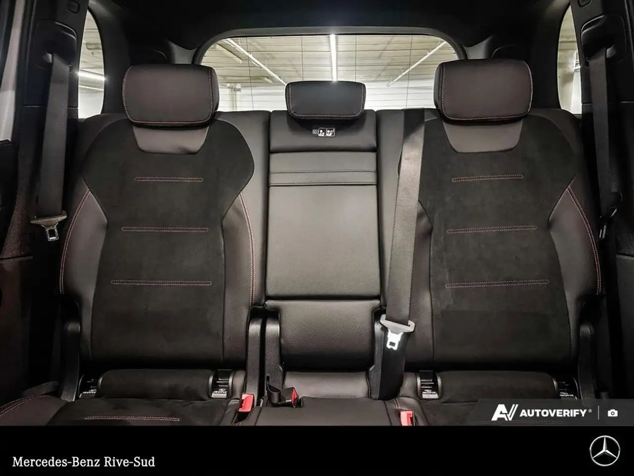 Mercedes-Benz GLB снимка Mercedes-Benz GLB