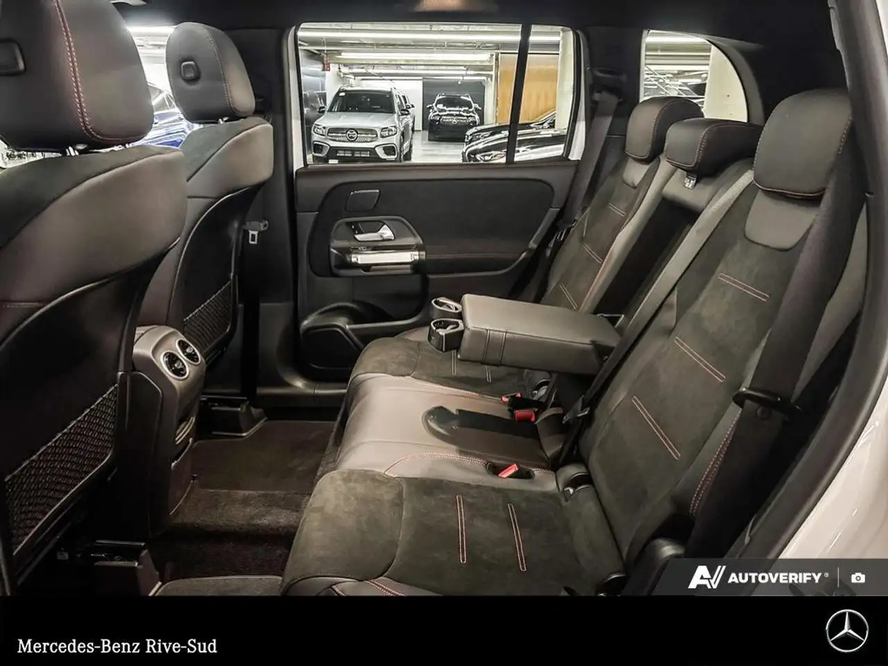 Mercedes-Benz GLB снимка Mercedes-Benz GLB