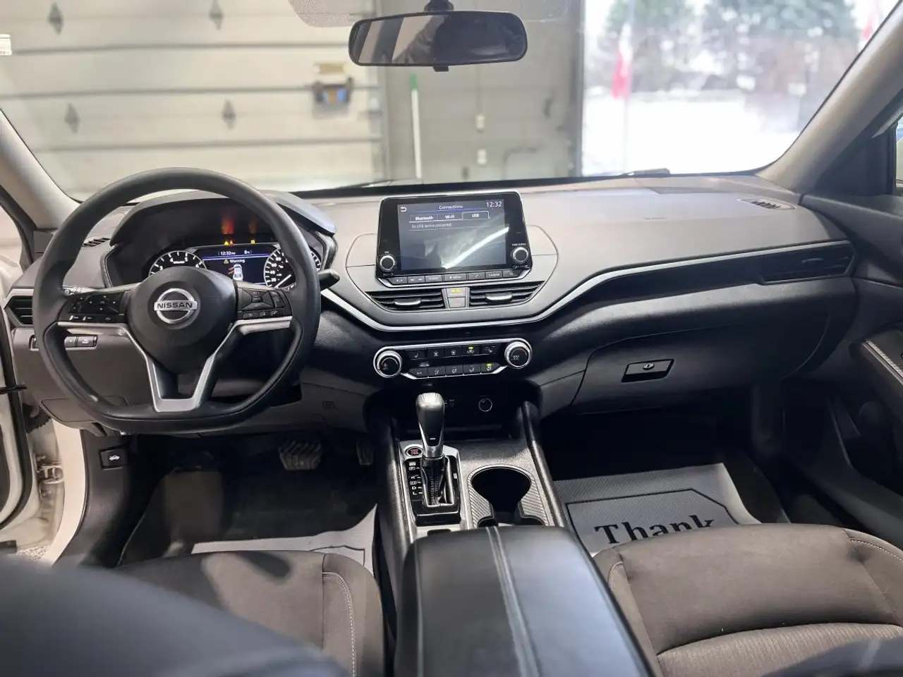 Nissan Altima снимка Nissan Altima