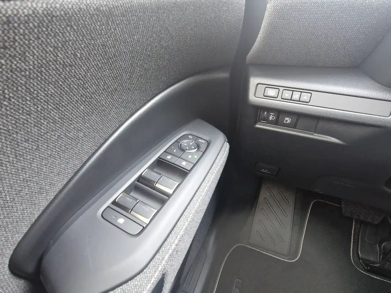 Lexus LBX 1.5 Hybrid Komfort Paket 14