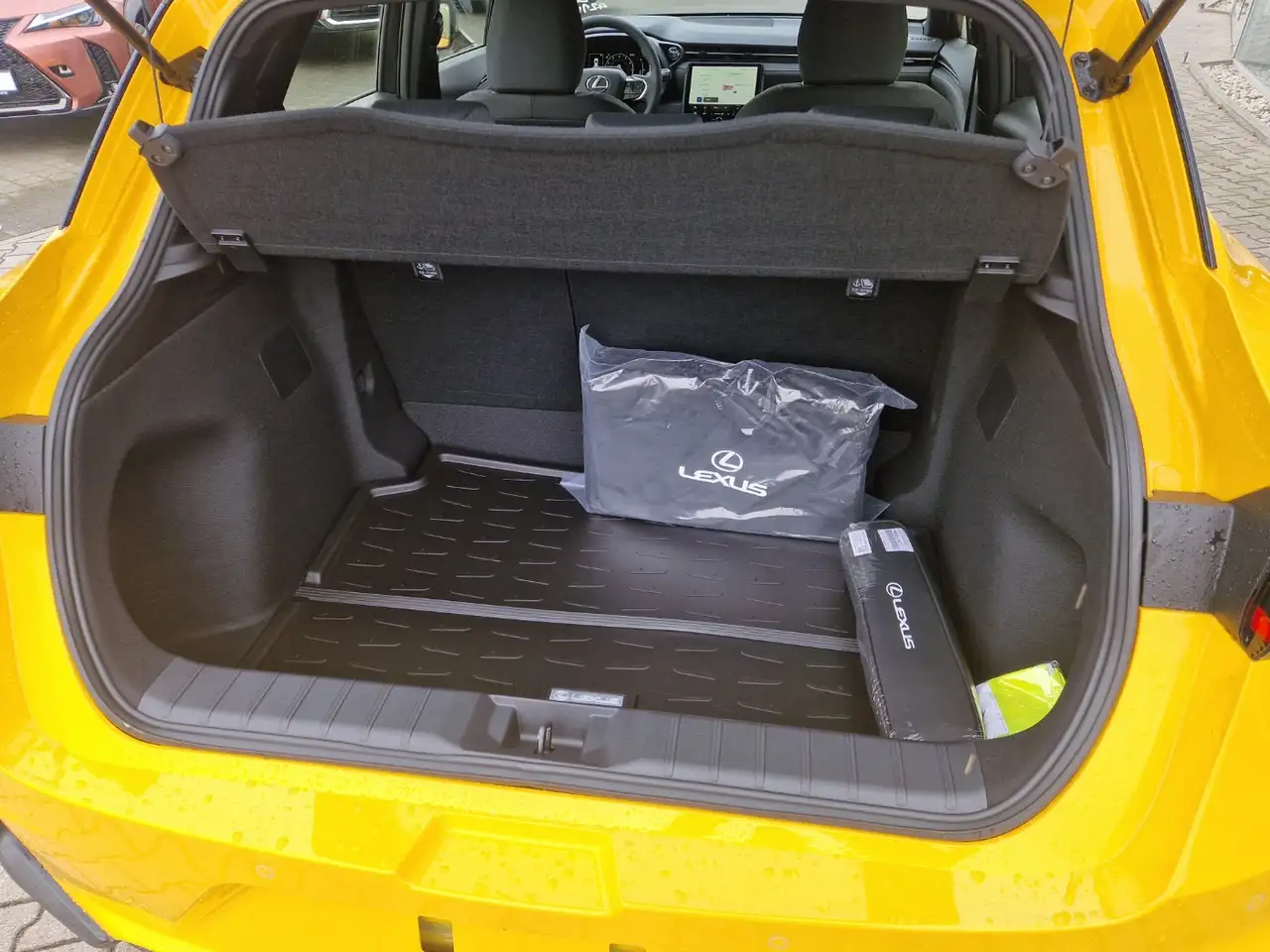 Lexus LBX 1.5 Hybrid Komfort Paket 10