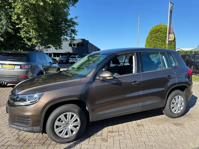 Volkswagen Tiguan view 2