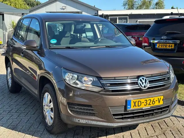 Volkswagen Tiguan view 3
