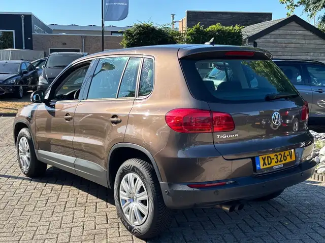 Volkswagen Tiguan view 6