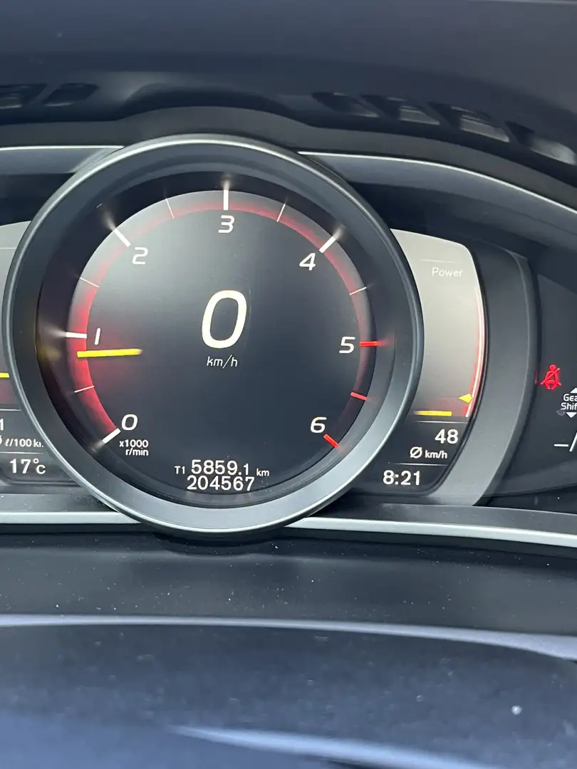 Volvo V40 2.0 D2 Kinetic  / LEATHER / NAVI / ALU Noir - 2