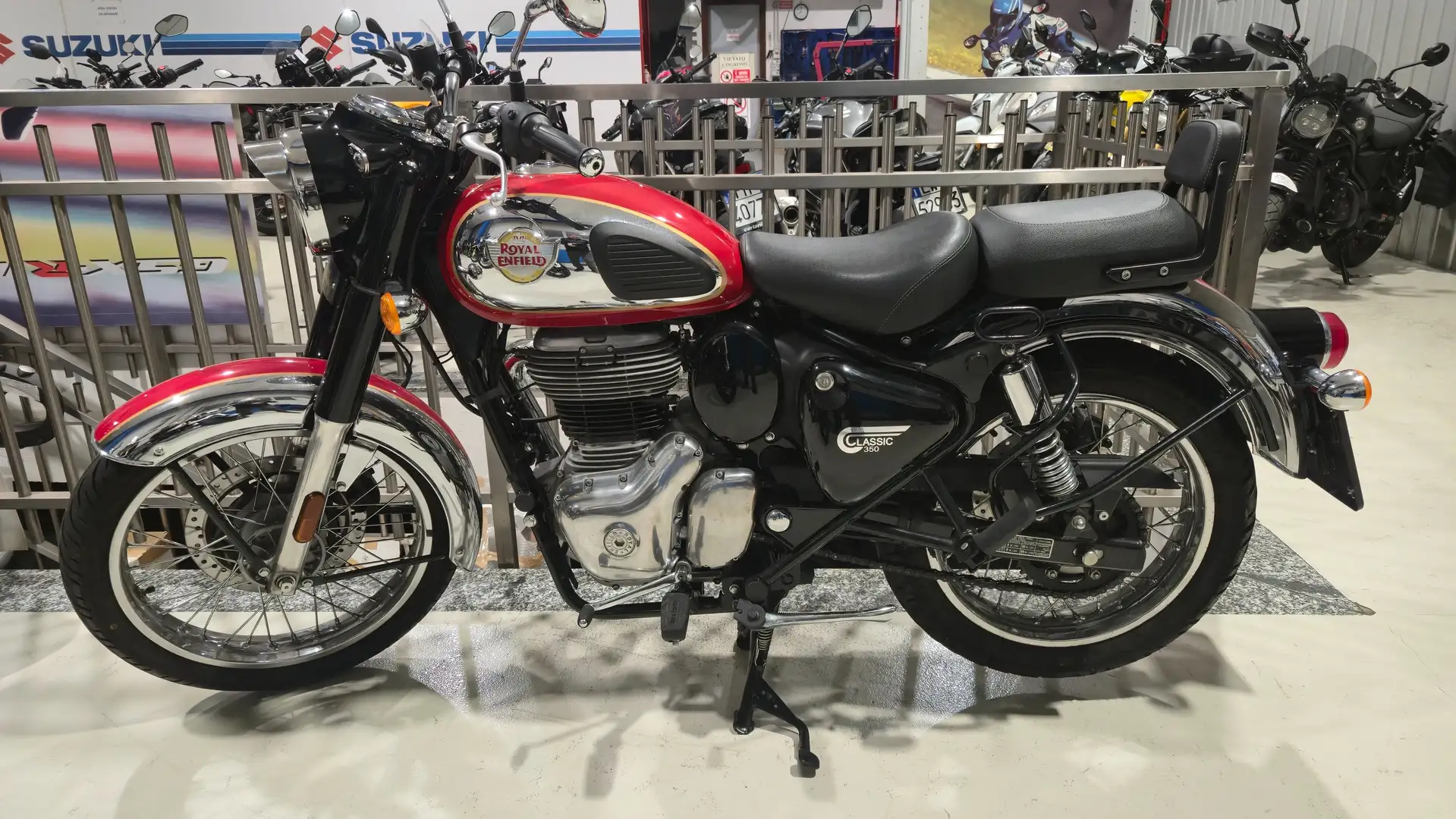 Royal Enfield Meteor 350 CLASSIC Rojo - 1