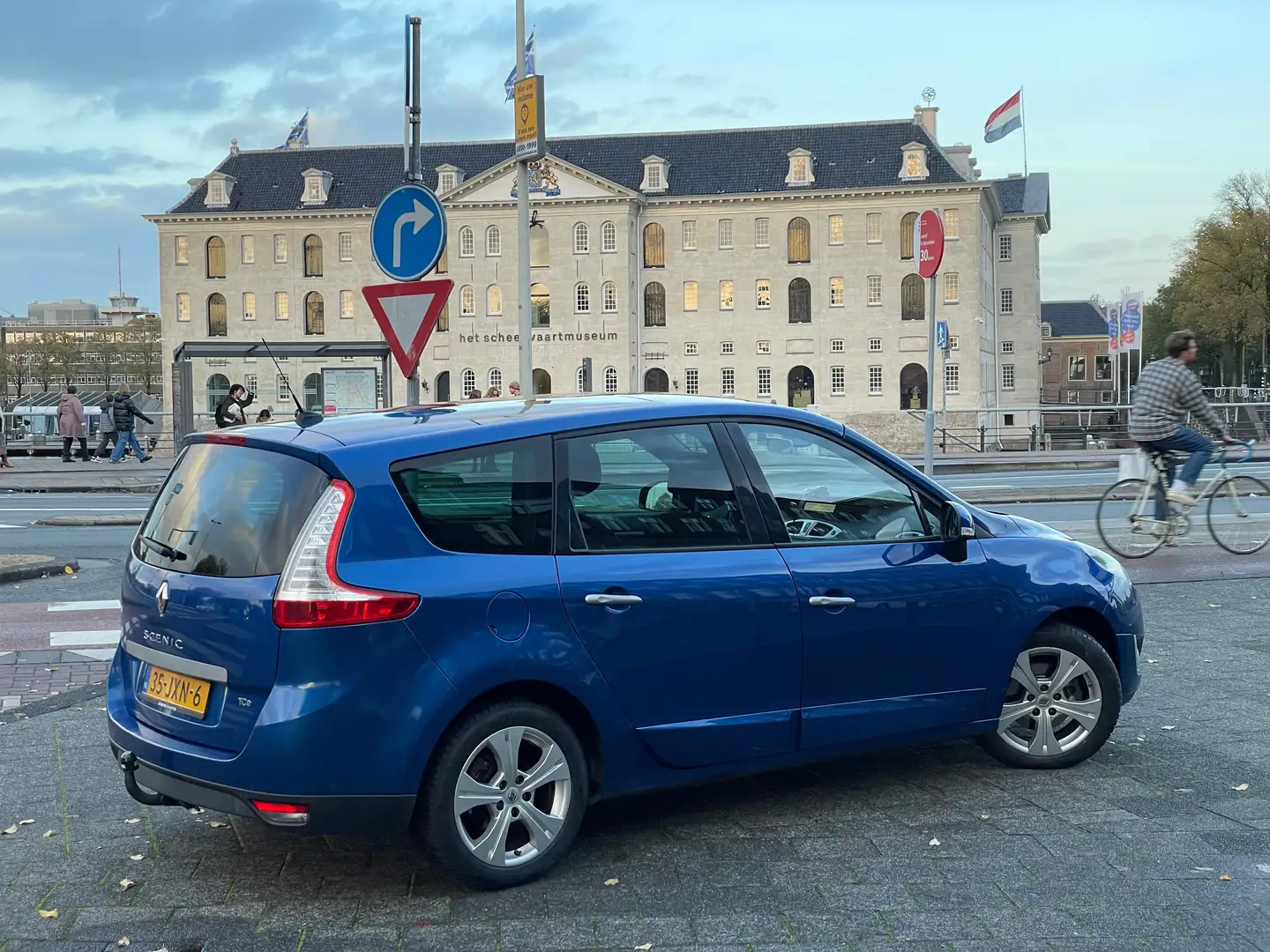 Renault Scenic Scenic 1.4 TCe Bns Sport 7p Bleu - 1