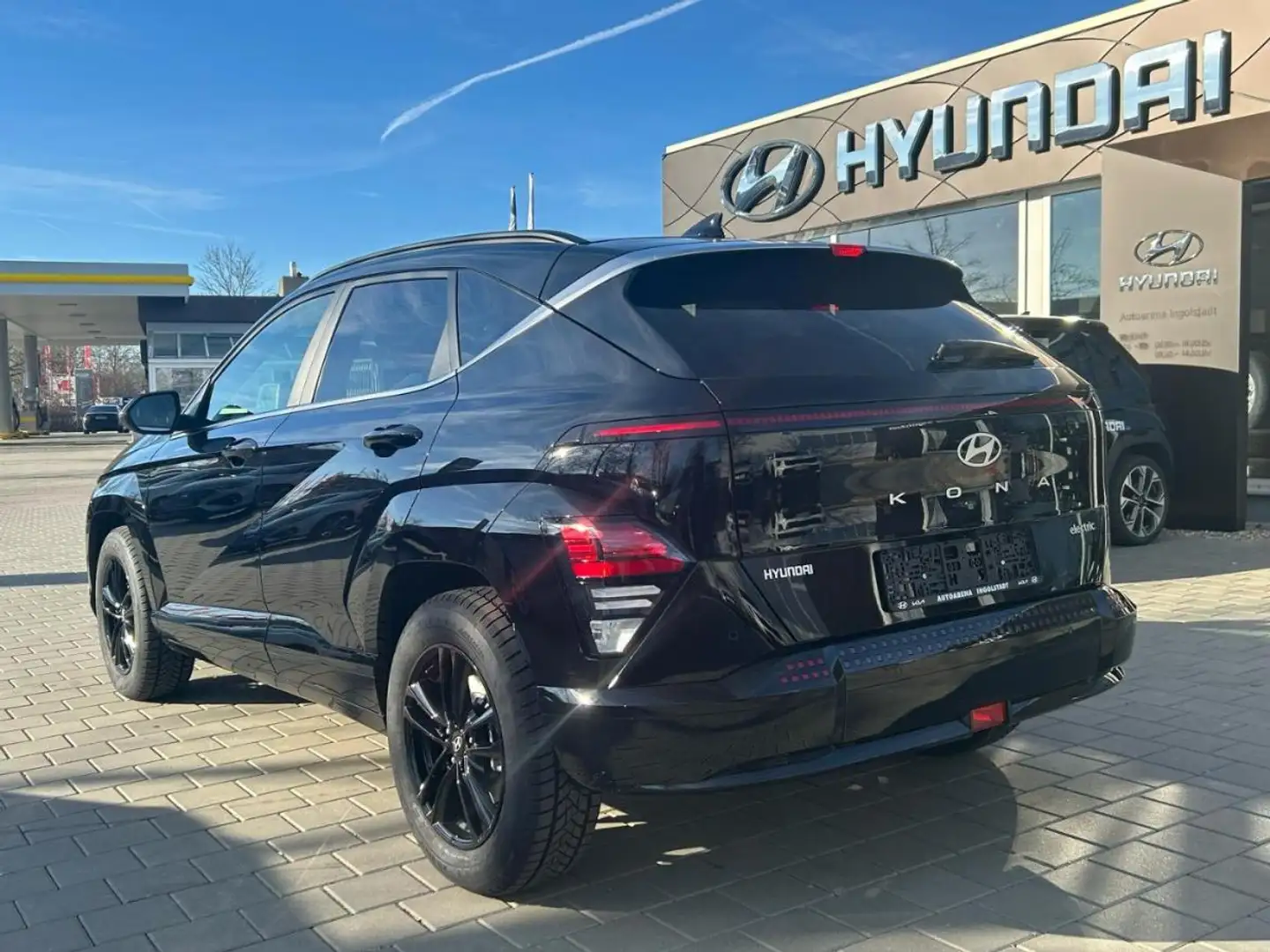 Hyundai KONA EV Trend 65.4 kWh + Elek. Heck Schwarz - 2