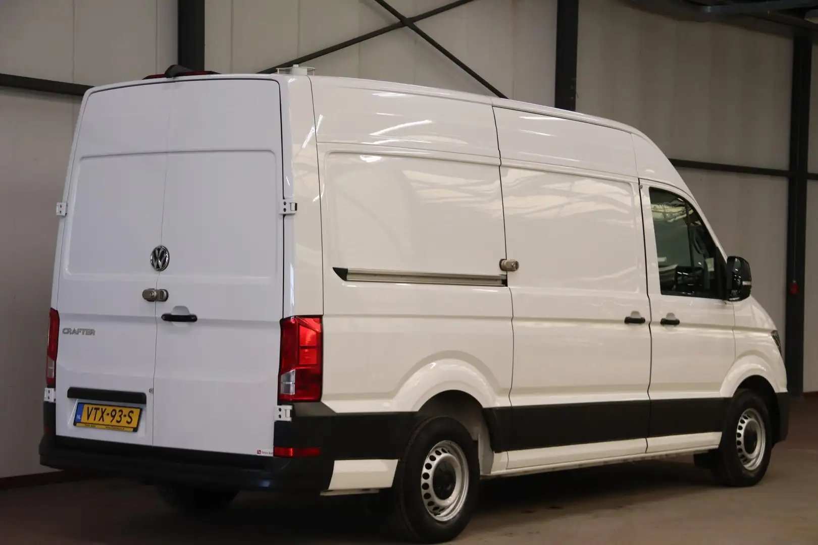 Volkswagen Crafter 35 2.0 TDI 140PK L3H3 (oude L2H2) EURO 6 Wit - 2