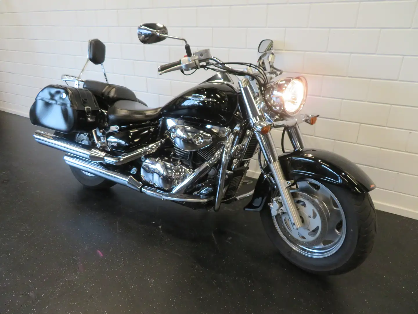 Suzuki VL 1500 LC INTRUDER ZEER FRAAI! Negru - 2