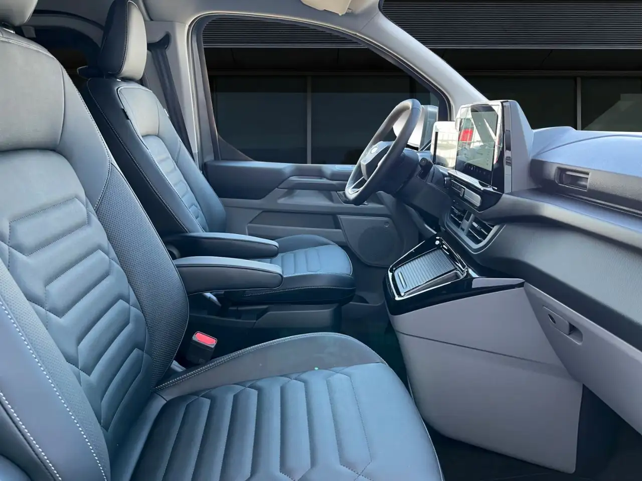 Ford Tourneo Custom 2026 — фото 12