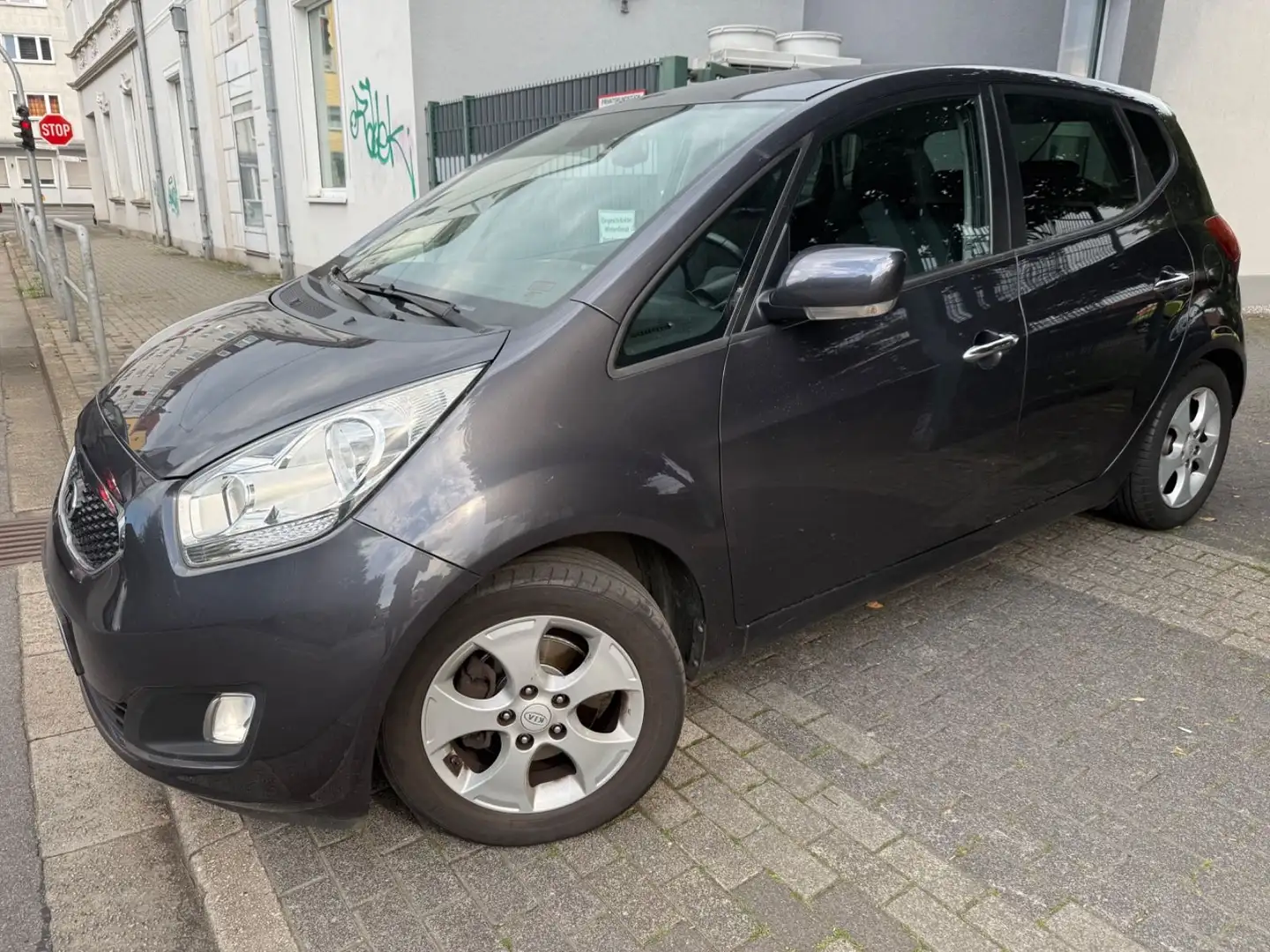Kia Venga Spirit 1.HAND*AUTOMATIK*KLIMA*NAVI*SHZ*KAM Grau - 2